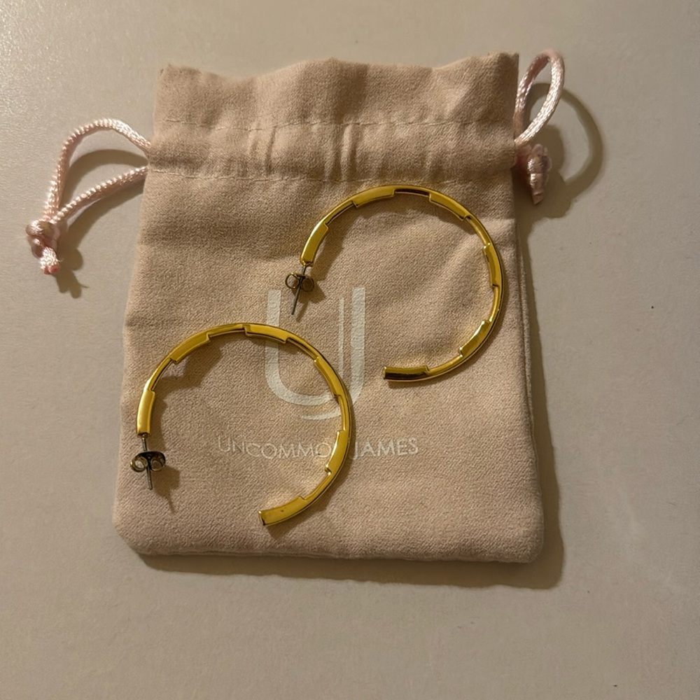 Large, gold Uncommon James hoops